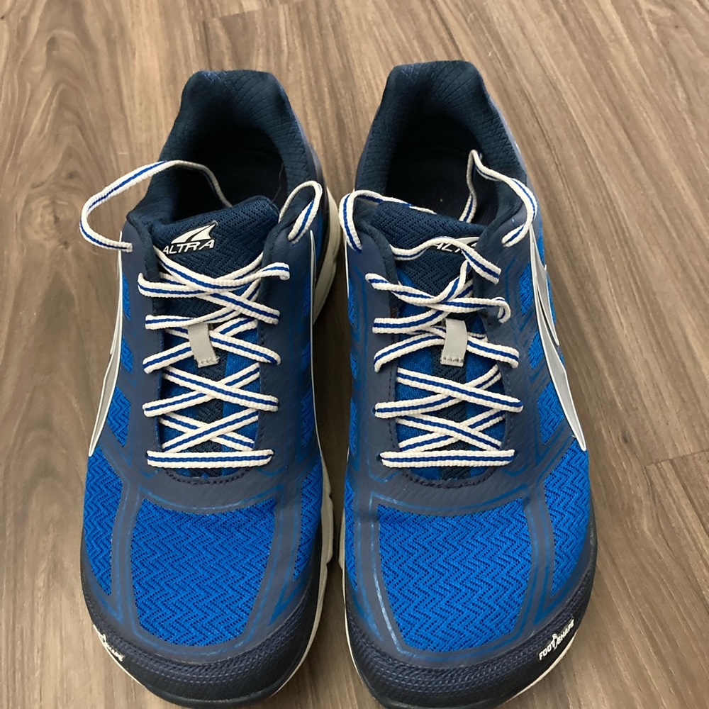 Altra Provision 3.5.  Size 10.5 US Mens.  Used a few times on the treadmill.